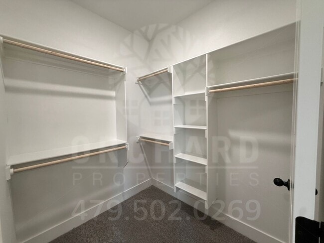 Building Photo - 983 Madden St