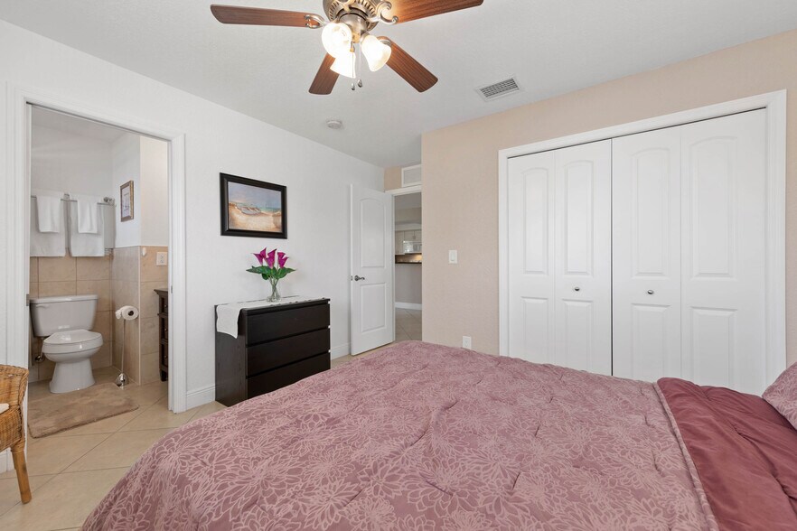 Building Photo - 314 SW 3rd Pl