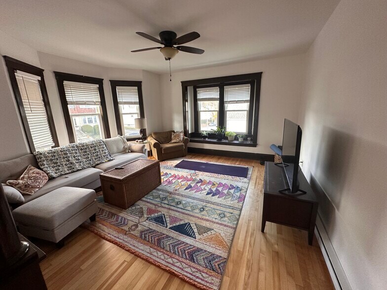 Building Photo - 25 Dustin St