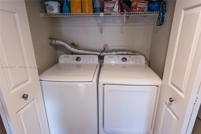 Building Photo - 8810 SW 132nd Pl