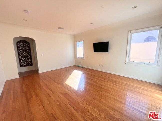 Building Photo - 2652 S Bedford St