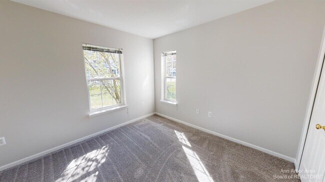 Building Photo - 2785 S Knightsbridge Cir