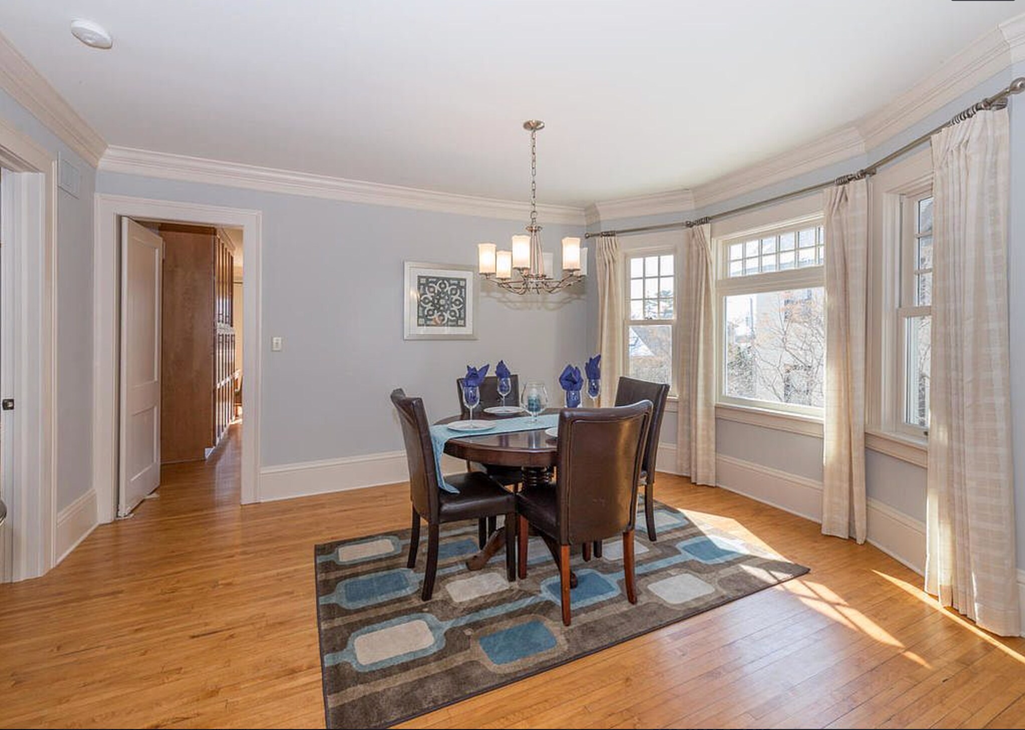 Building Photo - 1827 Kenwood Pky