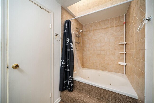 Building Photo - 9850 Pagewood Ln