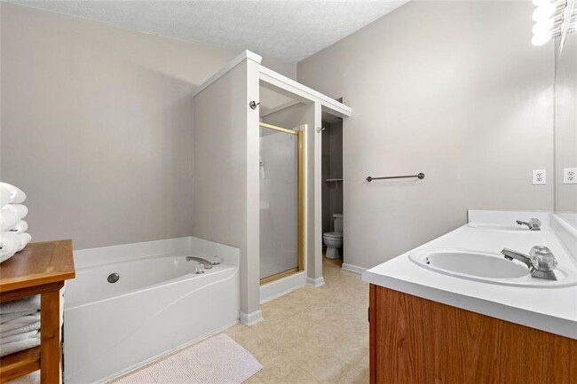 Building Photo - 4295 Cabretta Dr