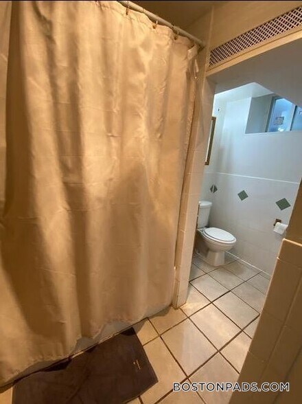 Building Photo - 154 Magazine St