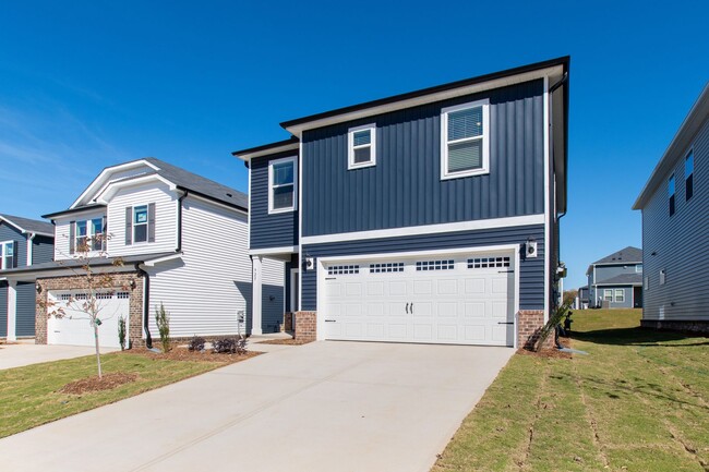 Building Photo - Stunning 3-Bedroom Residence in Oak Manor,...