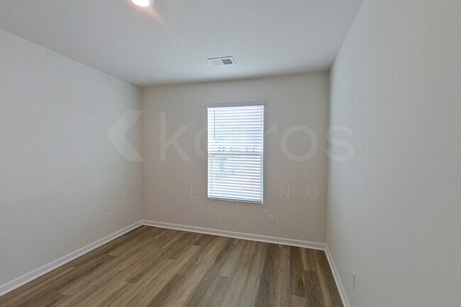 Building Photo - 108 Inez Ave