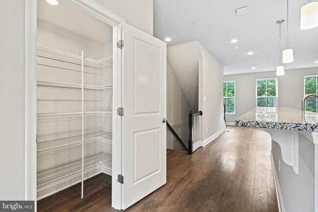 Building Photo - 7126 Tilbury Way