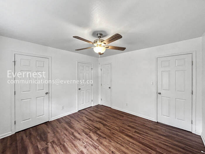 Building Photo - 4527 Glade Rd