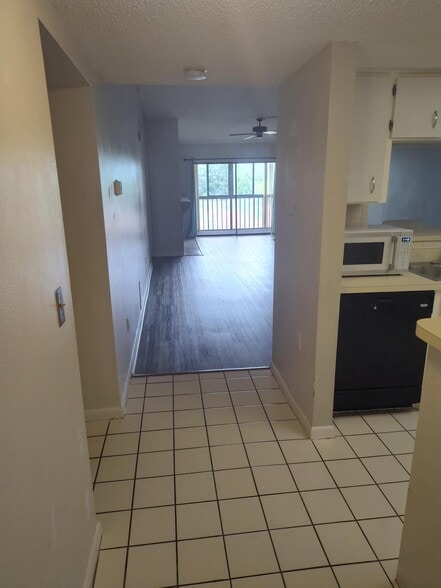 Entry View - 2440 Winding Creek Blvd