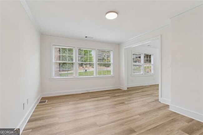 Building Photo - 2116 E Roxboro Rd NE
