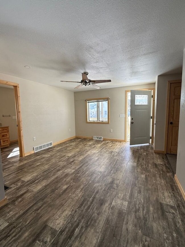 Building Photo - 407 W Arnold St