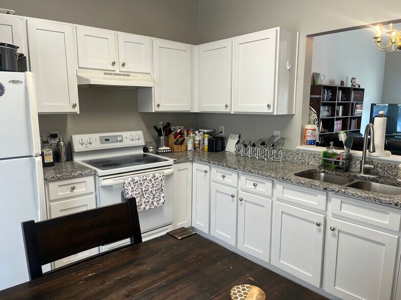 Building Photo - 2437 Appalachian Drive