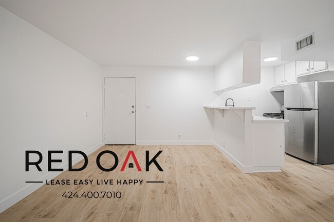 Building Photo - 4651 Cahuenga Blvd