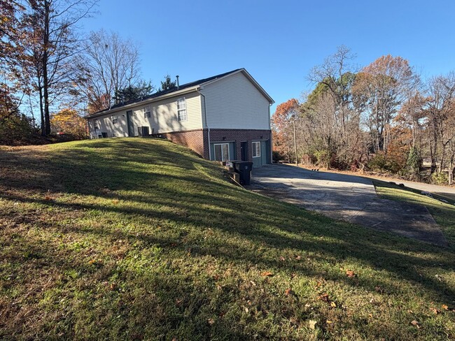 Building Photo - 4063-4063 Wynn St