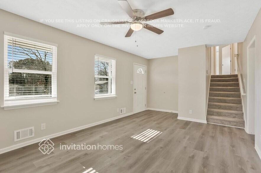Building Photo - 5370 Zachary Dr