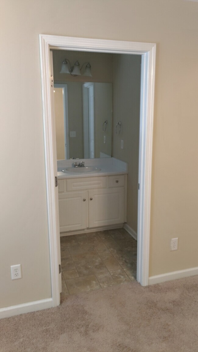 Building Photo - 16210 Stone Ridge Pkwy