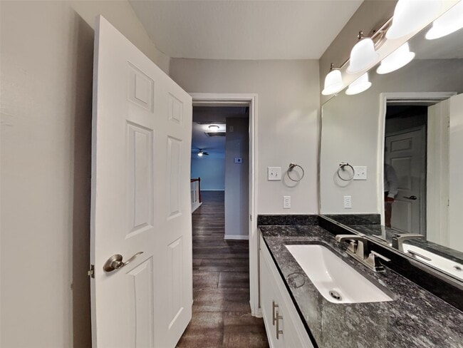 Building Photo - 18007 Oakloch Ct