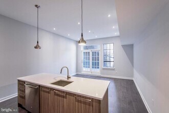 Building Photo - 412 S 13th St