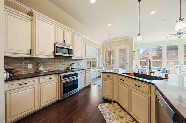 Building Photo - 931 Abelia Ave