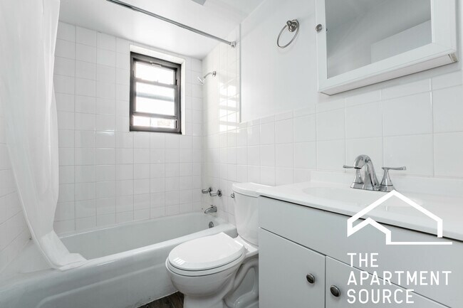 Building Photo - 459 W Briar Pl