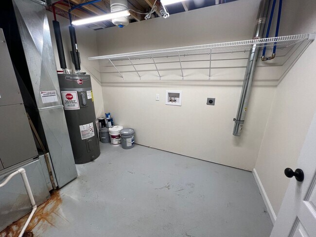 Building Photo - RARE FIND!