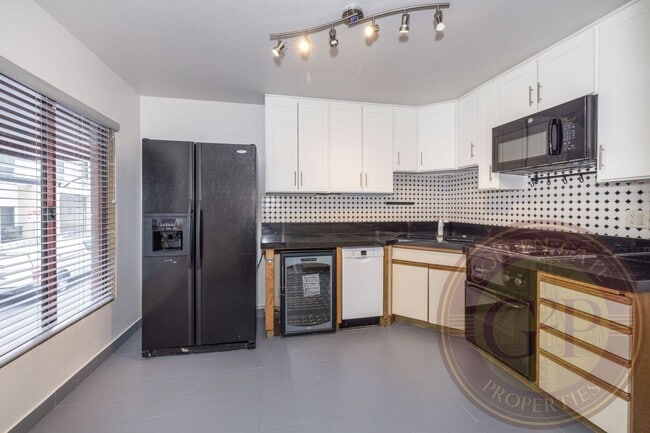 Building Photo - Rincon Hill - 3 BR, 2 BA House 1,164 Sq. Ft. - 3D Virtual Tour, Garage, Yard