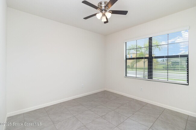 Building Photo - 975 Remington Green Dr SE
