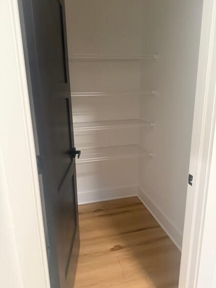 Building Photo - 420 Sloop St