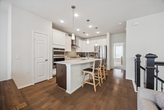 Building Photo - 1817 Agoura Hills Dr