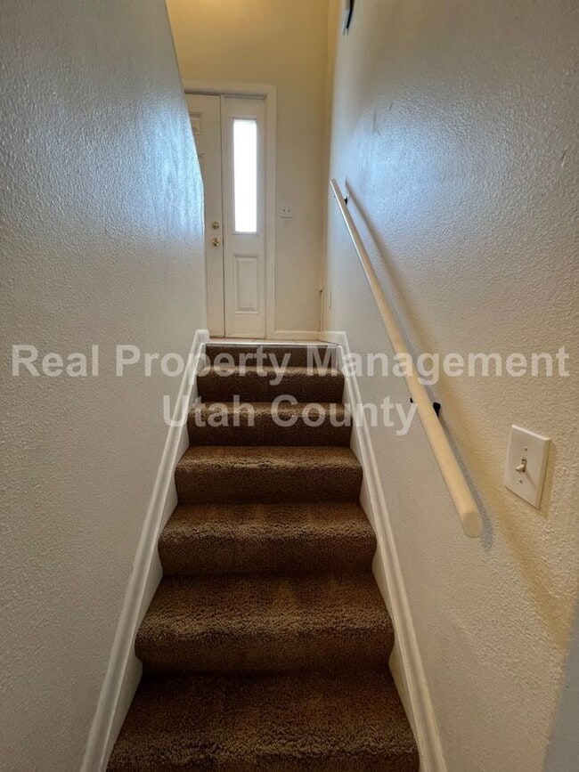 Building Photo - 1009 W 675 N