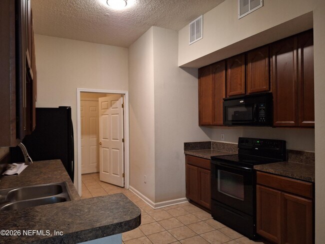 Building Photo - 7032 Deer Lodge Cir