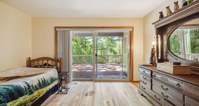 Building Photo - 25151 Pleasant View Dr
