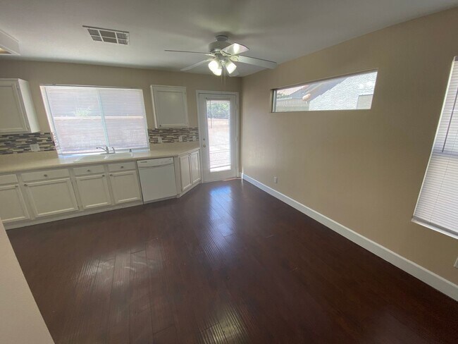 Building Photo - Wonderful 4 bed/2.5 bath home located in W...