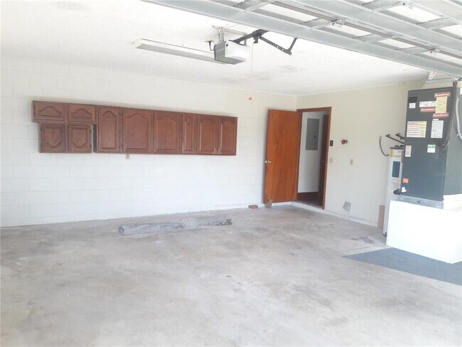 Building Photo - 3400 E Lakeshore Blvd