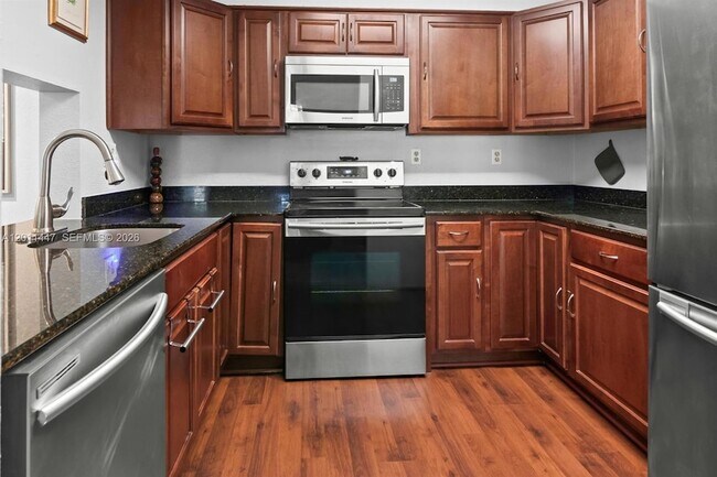 Building Photo - 3083 N Oakland Forest Dr