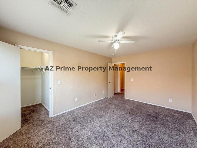 Building Photo - 583 W Racine Loop