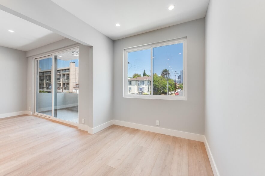 Building Photo - 1557 S Beverly Glen Blvd