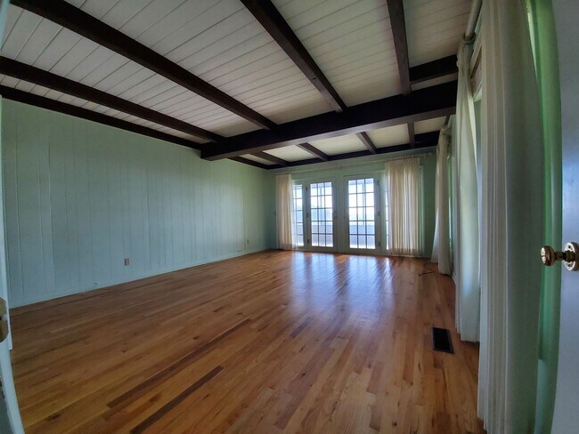 Building Photo - BEACH FRONT Port Royal