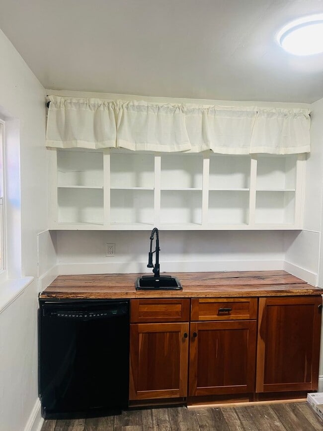 Building Photo - 2 bed, 2 bath in LOSO.