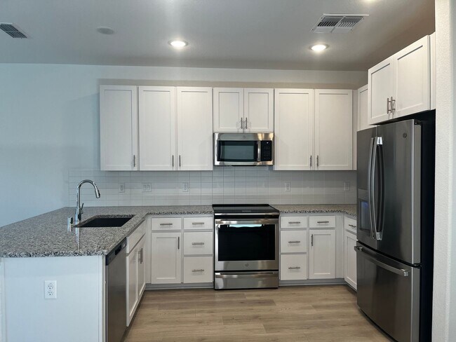Building Photo - Beautiful New 3 Bedroom, 2.5 Bath, 1856 Sq...