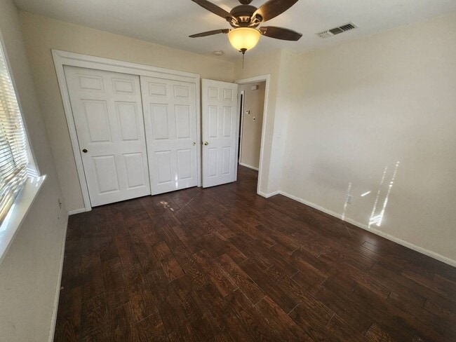 Building Photo - 2 Bedroom 2 Bath House Near Back Entrance ...