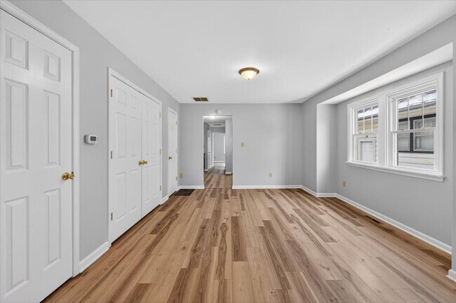 Building Photo - 533-533 N Sherman Dr