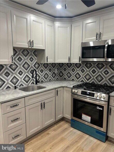 Building Photo - 321 Loney St