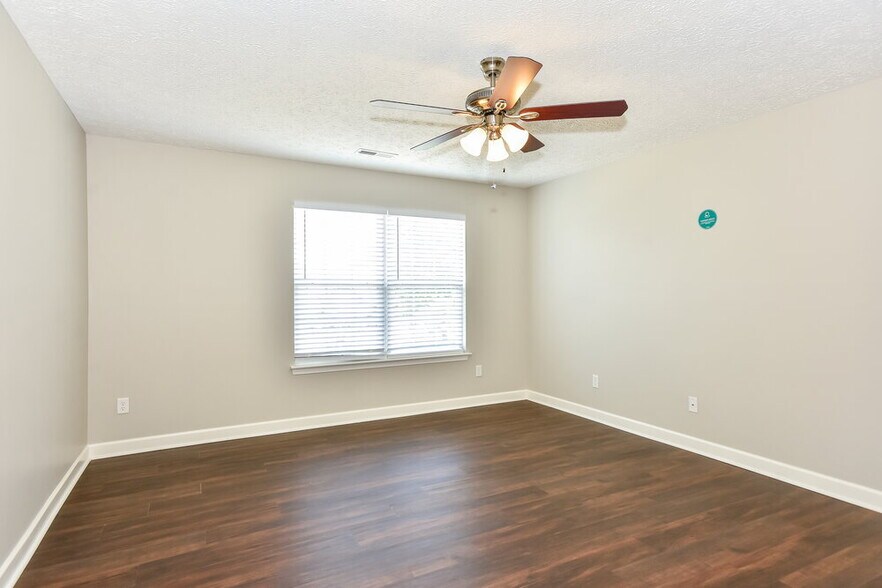Building Photo - 8032 Meadowview Ln