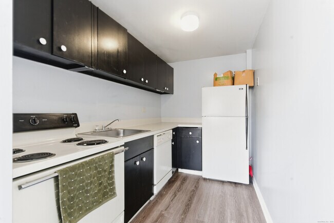 Building Photo - 40 Owen St