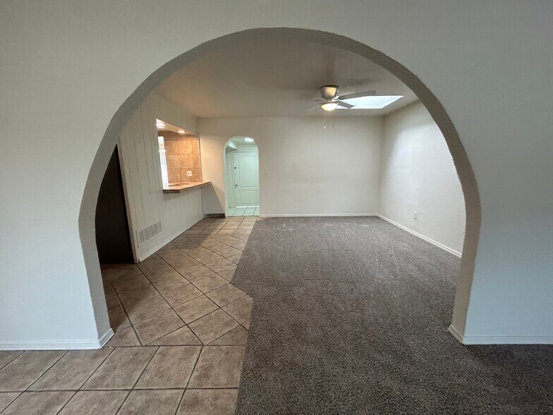 Building Photo - 3062 N 42nd Ave