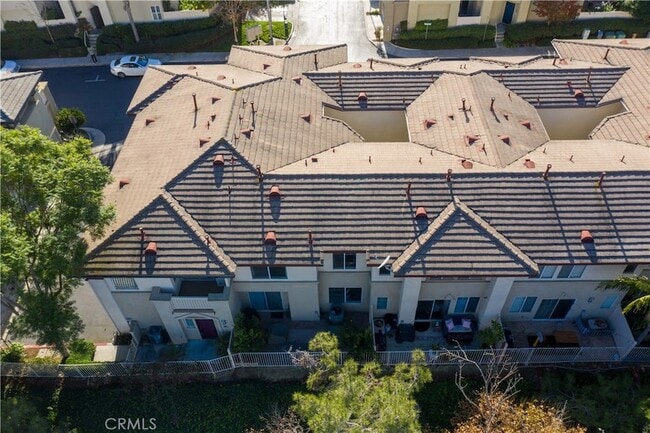 Building Photo - 17 Aurora