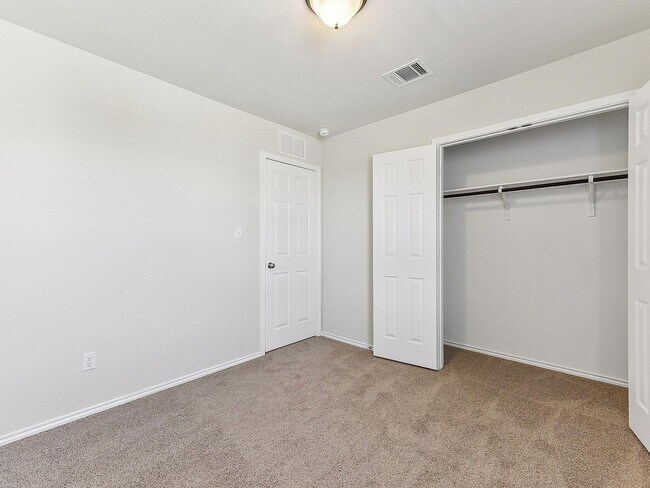 Building Photo - 600 Saturnia Dr